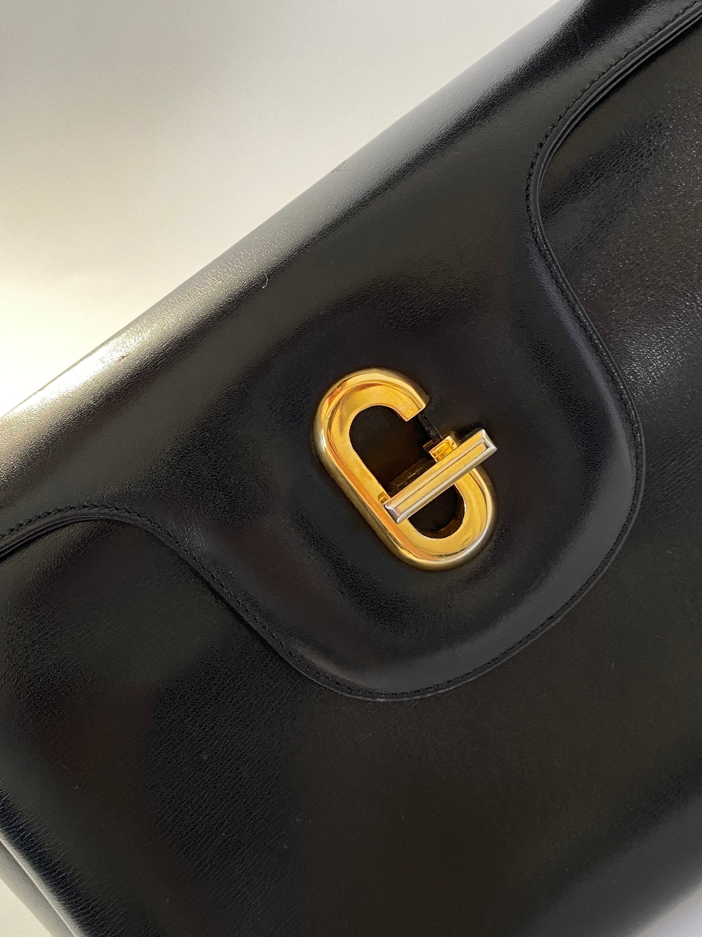 Gucci G Turn Lock Leather Bag