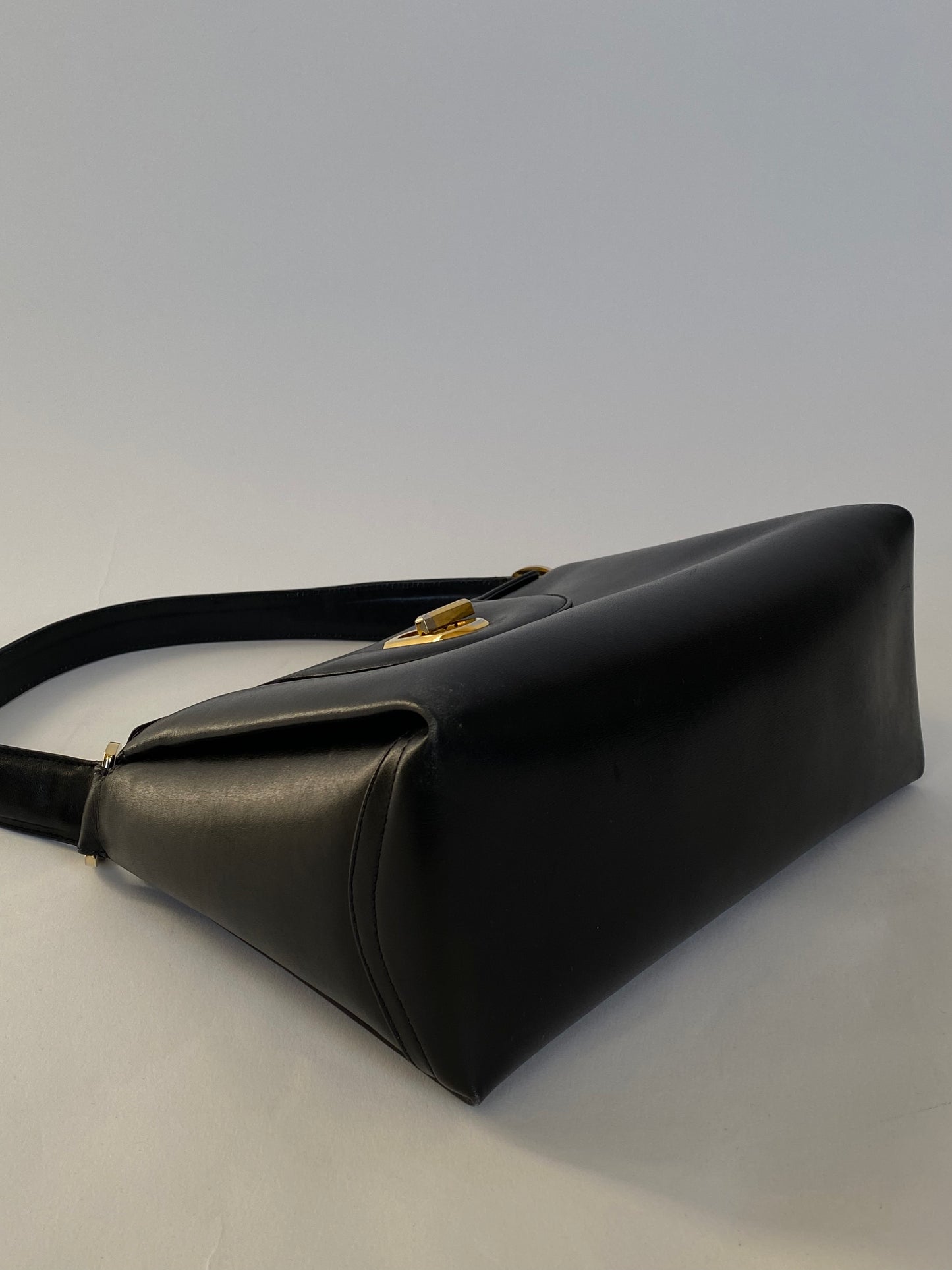 Gucci G Turn Lock Leather Bag