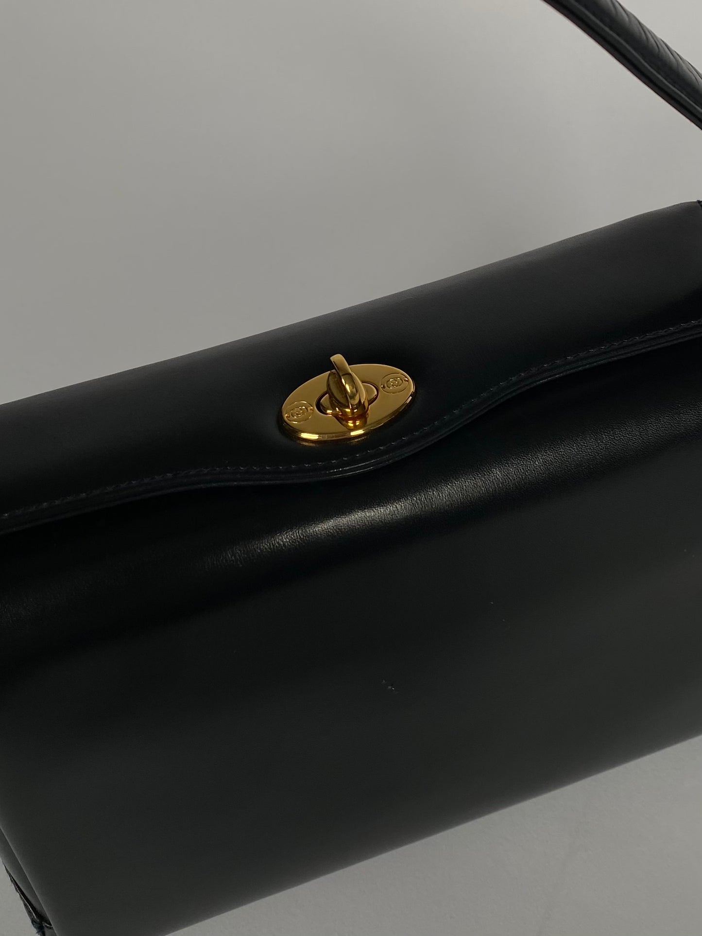 Gucci Navy Leather Turnlock Bag
